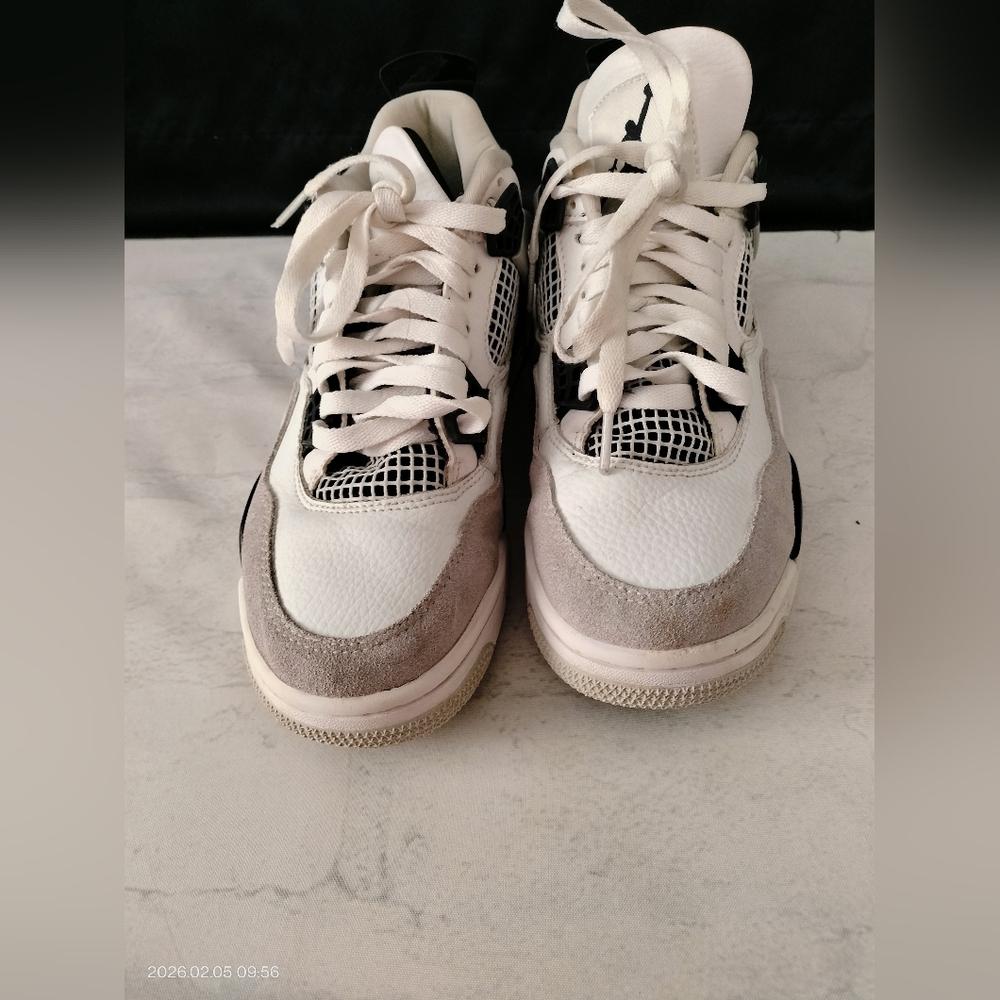 Air Jordan 4 Sneakers Sz 8.5  Military Whites Black Accents Athletic Retro